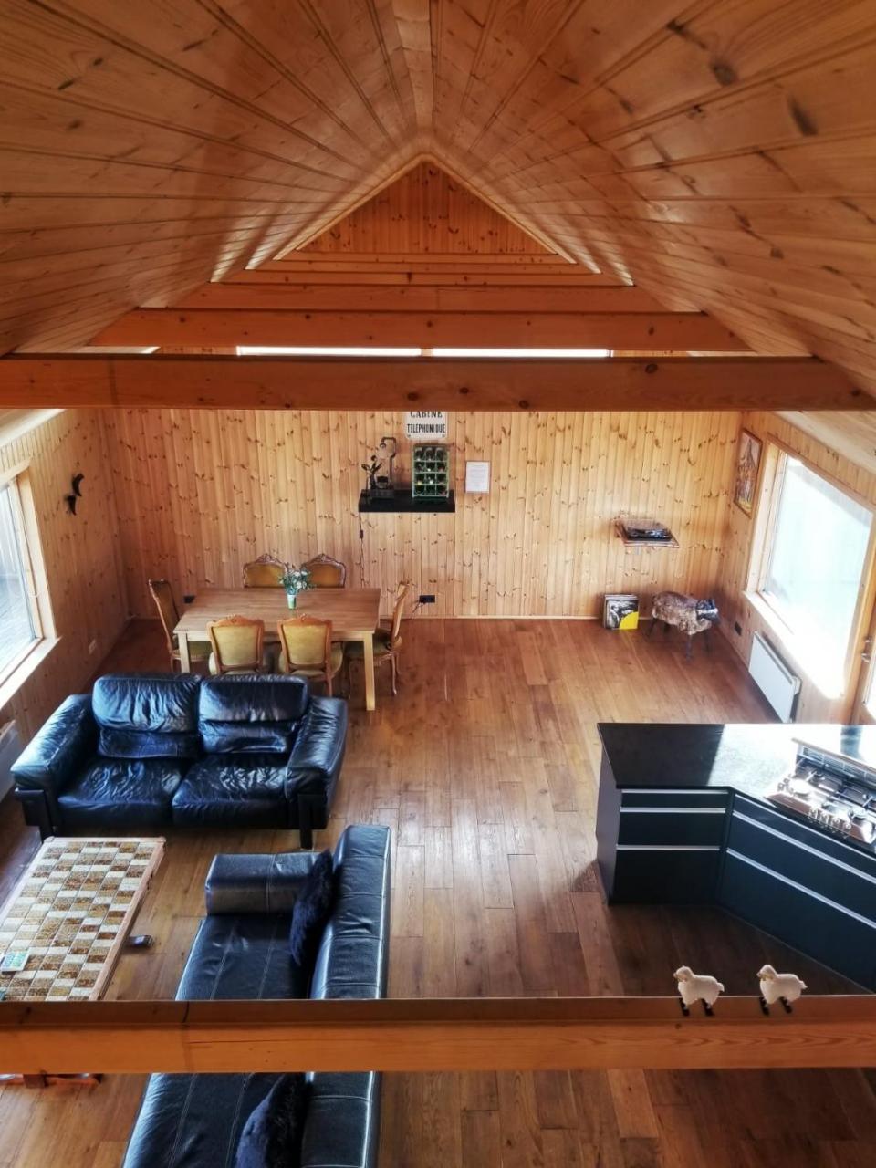 Glass House with Private River & 360 Views