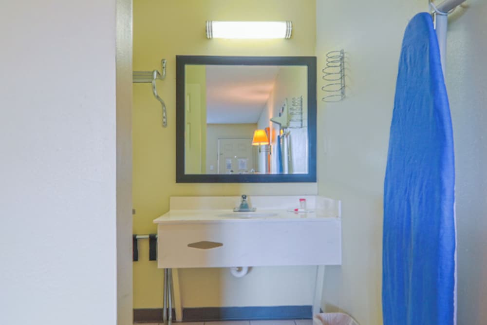 Economy Inn by OYO Ashburn I 75 - photo 17