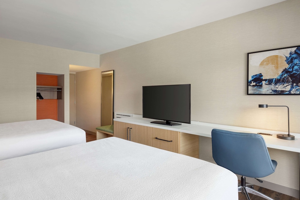 Hilton Garden Inn Monterey - photo 26