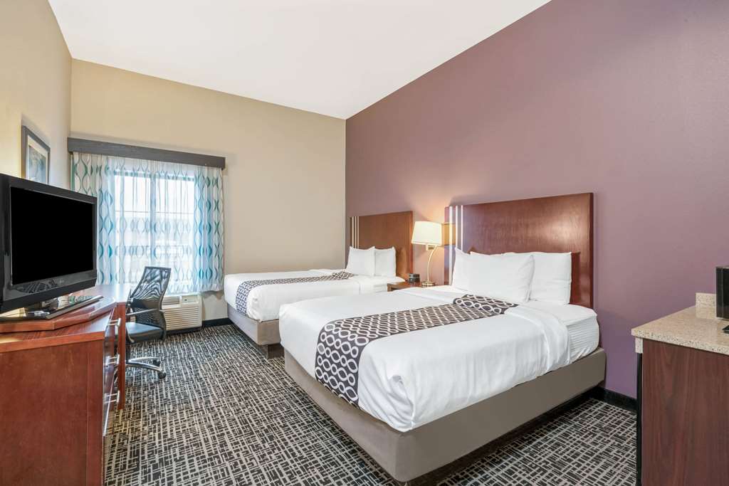 La Quinta Inn & Suites by Wyndham Oklahoma City Yukon - photo 10