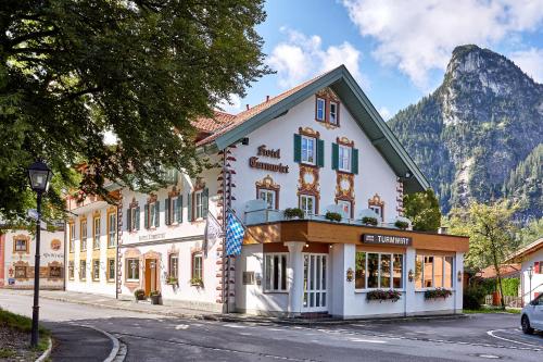 Zum Turm Apartments und Gästezimmer — 4-Star Luxury Hotel in Oberammergau, Germany