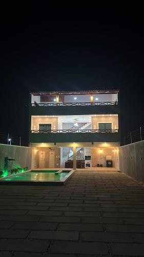 Deck Théo - carbon neutral hotel in Unknown City