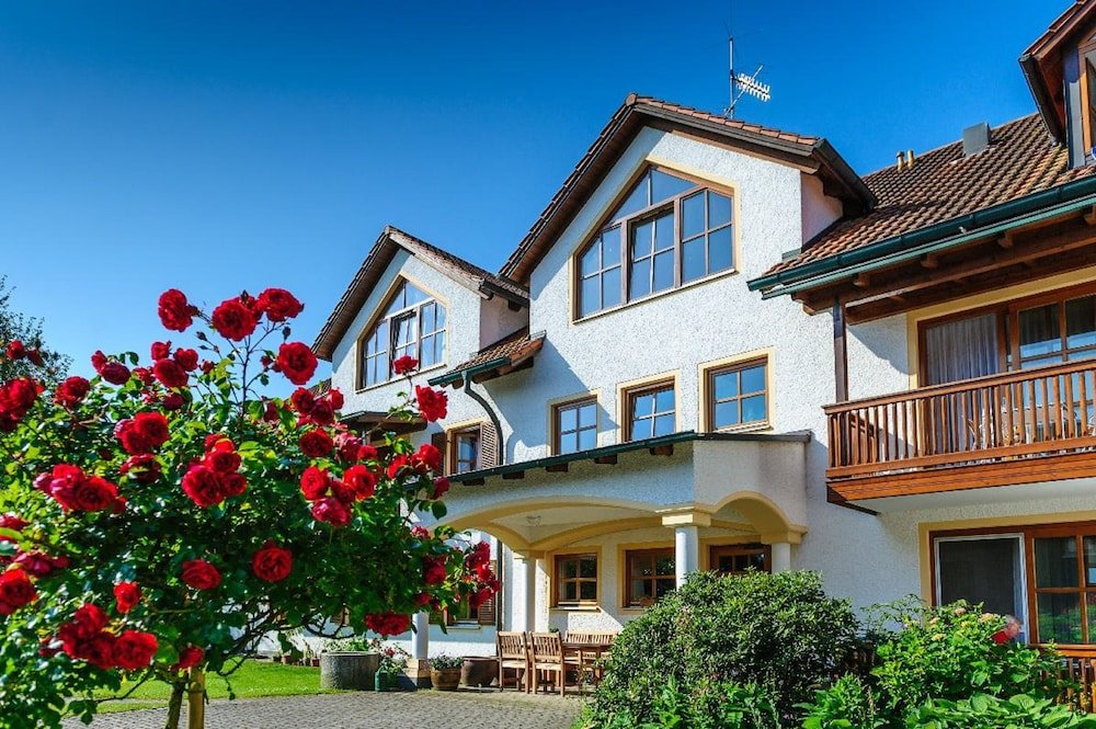 Appartementhaus Achmannhof — 4-Star Luxury Hotel in Bad Fussing, Germany