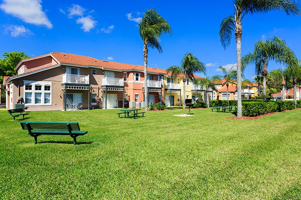 Family Getaway Townhome at Lake Berkley 15min to Disney - photo 14