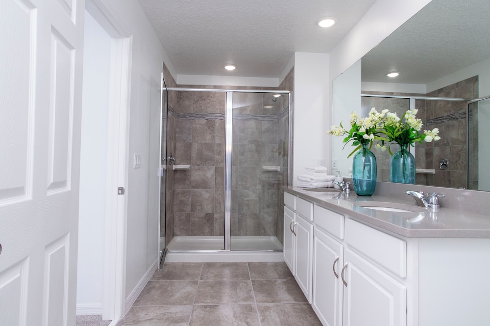 Splendid 3 Bd Close to Disney w Surf Park Solara Resort 2190 Kissimmee - photo 23