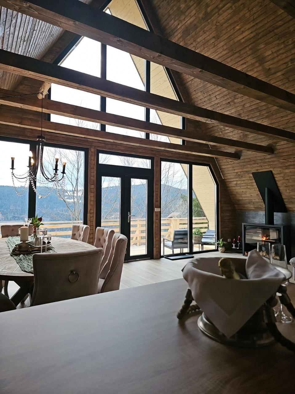 Black Roof - last minute hotel in Horea