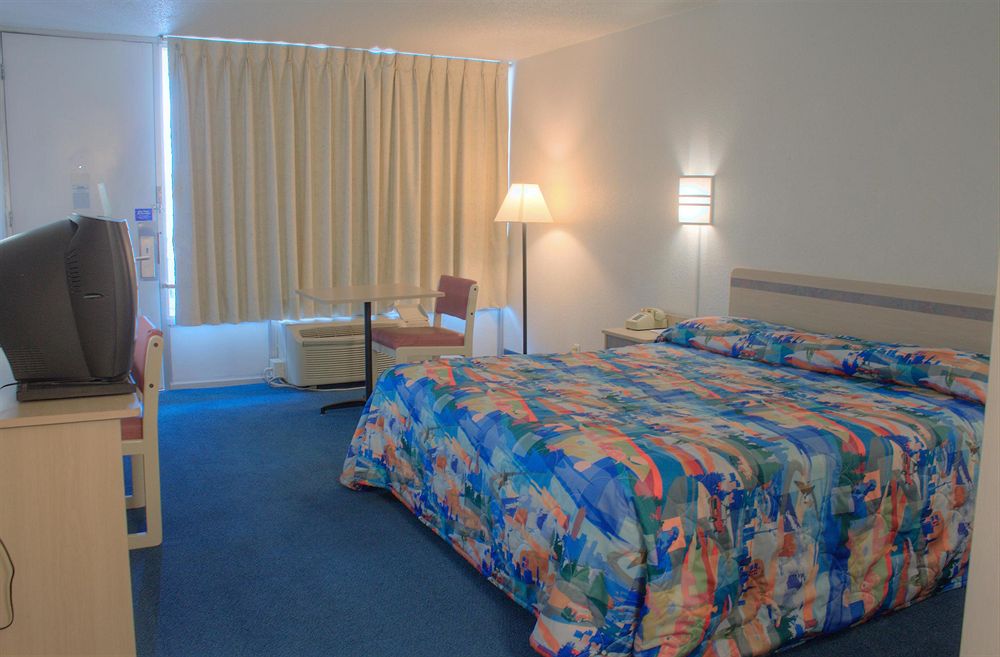Motel 6 El Paso Central - photo 8