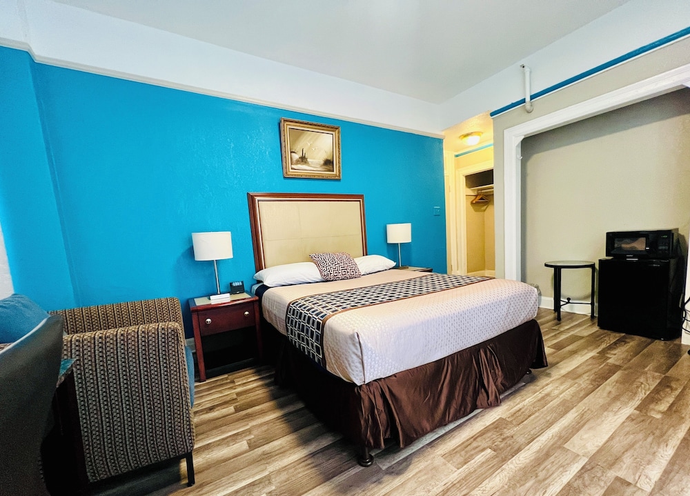 Admiral Hotel - photo 9