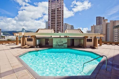 One Bedroom Condos with Lanai near Ala Wai Harbor Perfect for 2 Guests — 4-Star Luxury Hotel in Honolulu, United States