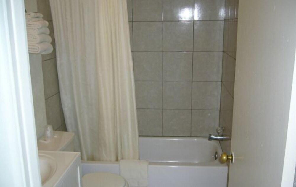 Surrey Motel - photo 14