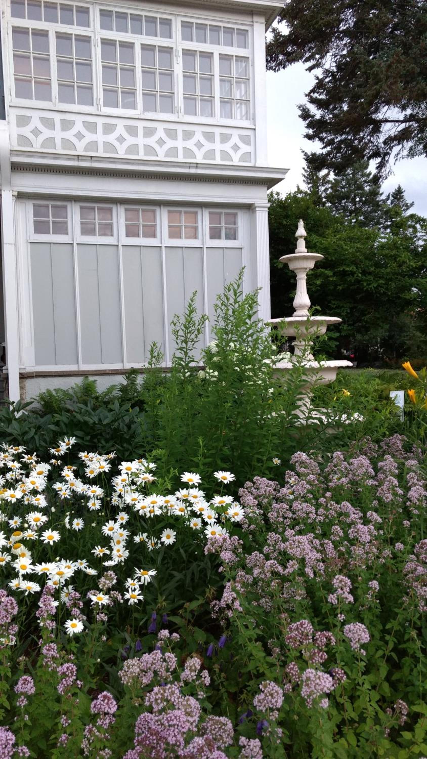 Alexander Mansion Bed and Breakfast - photo 2