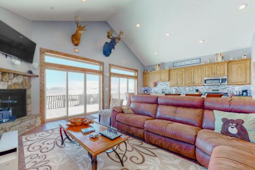 Mountain View Escape — 4-Star Luxury Hotel in Garden City, United States