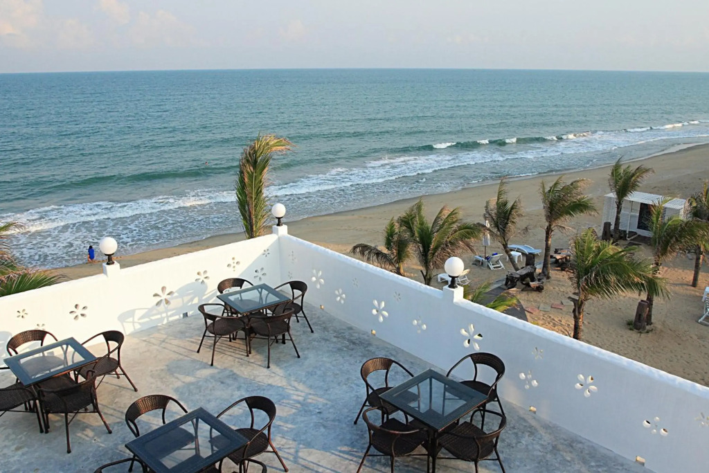 Baan Montra Beach Resort — 4-Star Luxury Hotel in Bang Saphan, Thailand