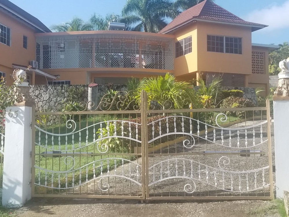 Holiday House at Villa Montego — 4-Star Luxury Hotel in Montego Bay, Jamaica
