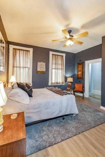 Stylish and Refined with Easy City Access — 4-Star Luxury Hotel in Pittsburgh, United States