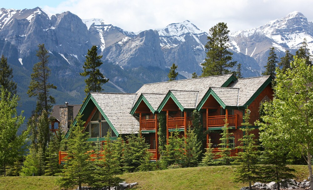 A Bear and Bison Inn - carbon neutral hotel in Canmore