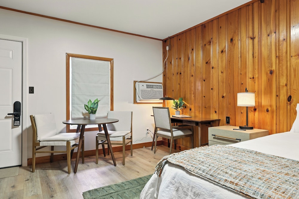 Hillside Motel LLC - photo 61