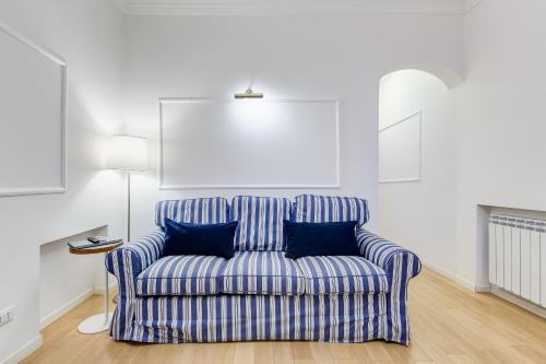Trevi Fountain Modern Apartment — 4-Star Luxury Hotel in Rome, Italy