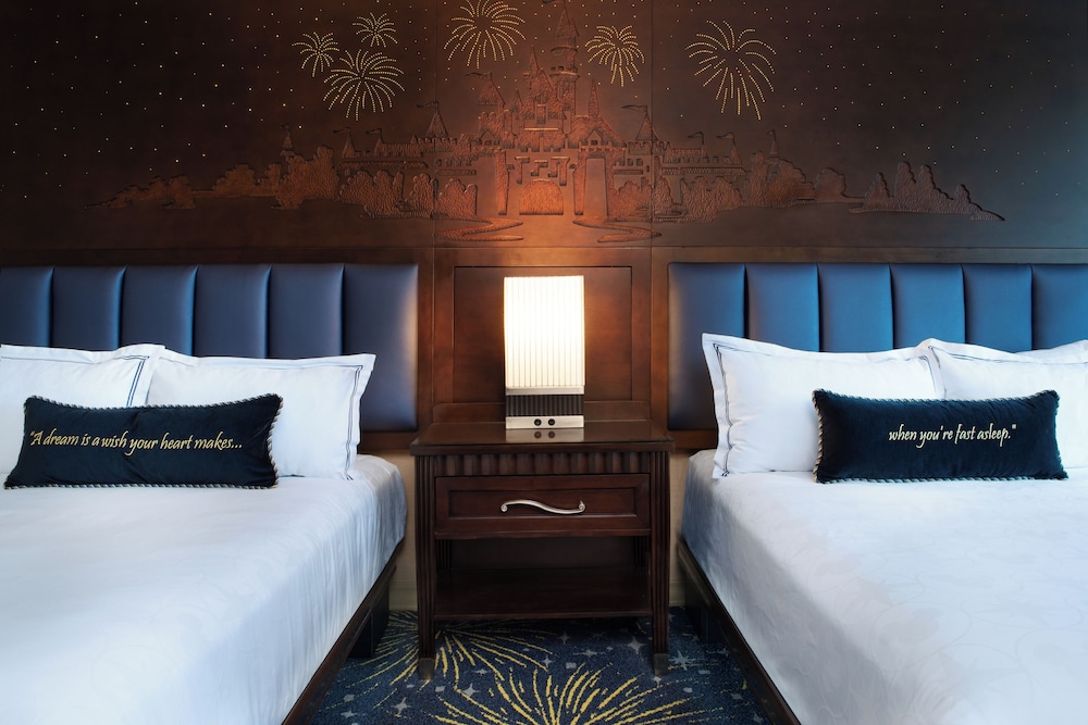 Disneyland Hotel - photo 14