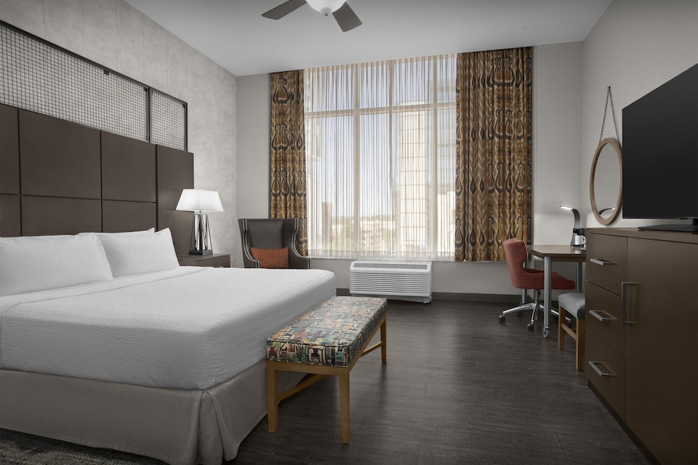 Hampton Inn & Suites Austin @ The University Capitol - photo 12