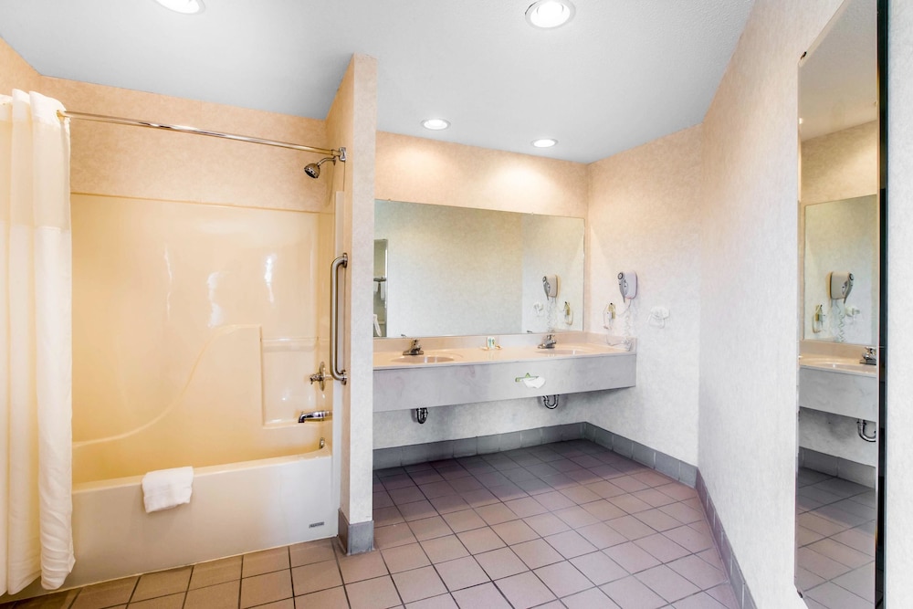 Quality Inn Clinton Knoxville North - photo 16