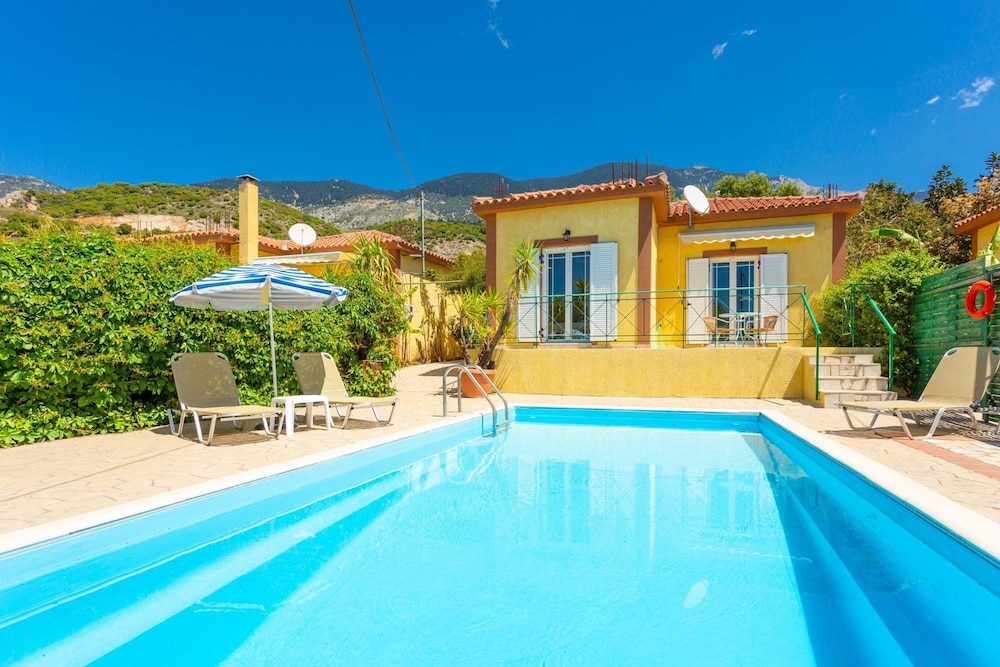 Villa Russa Alexandros Large Private Pool Walk to Beach Sea Views Wifi 2018 — 4-Star Luxury Hotel in Kefalonia, Greece