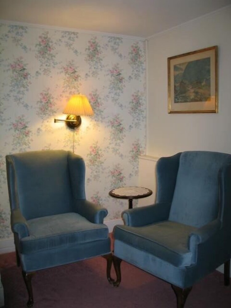 The Linden Tree Inn - photo 15
