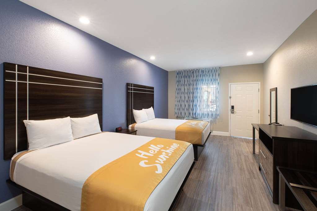Days Inn & Suites by Wyndham La Porte - photo 8