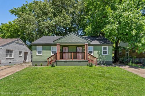 Quiet East Memphis Duplex The Green House — 4-Star Luxury Hotel in Memphis, United States