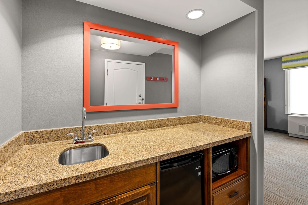 Hampton Inn & Suites Fairbanks - photo 8