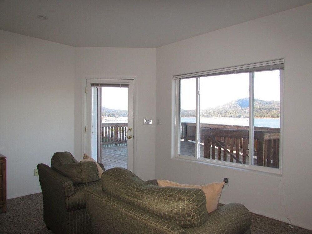 032 Lakefront Village Escape Big Bear Lake - photo 4