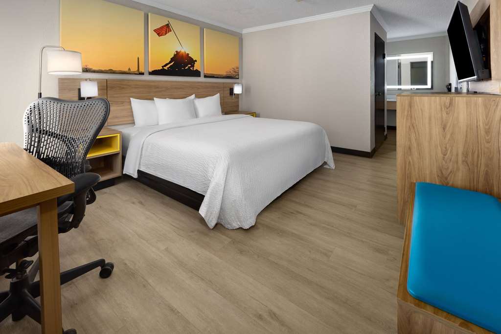 Days Inn by Wyndham Hinesville Near Fort Stewart - photo 9