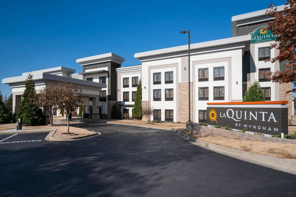 La Quinta Inn & Suites by Wyndham Memphis Wolfchase - photo 3