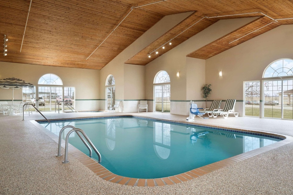 Country Inn & Suites by Radisson Grinnell IA - photo 11