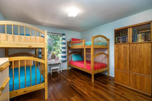 Casa Del Lago Only 200 Yards from the Beach — 4-Star Luxury Hotel in Groveland, United States