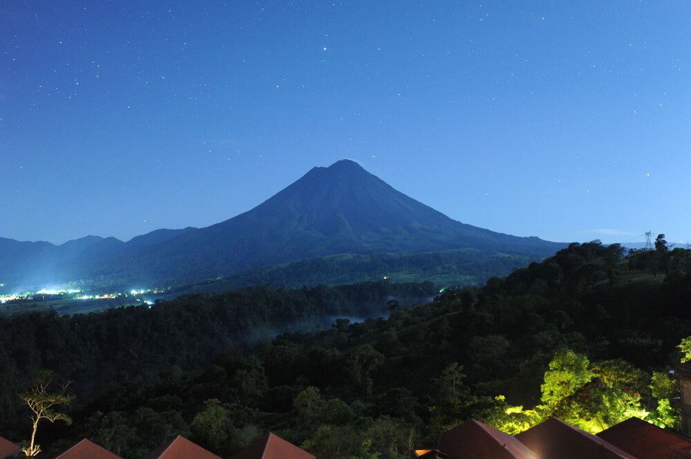 Villa Palacio by The Springs — 4-Star Luxury Hotel in Monterrey, Costa Rica