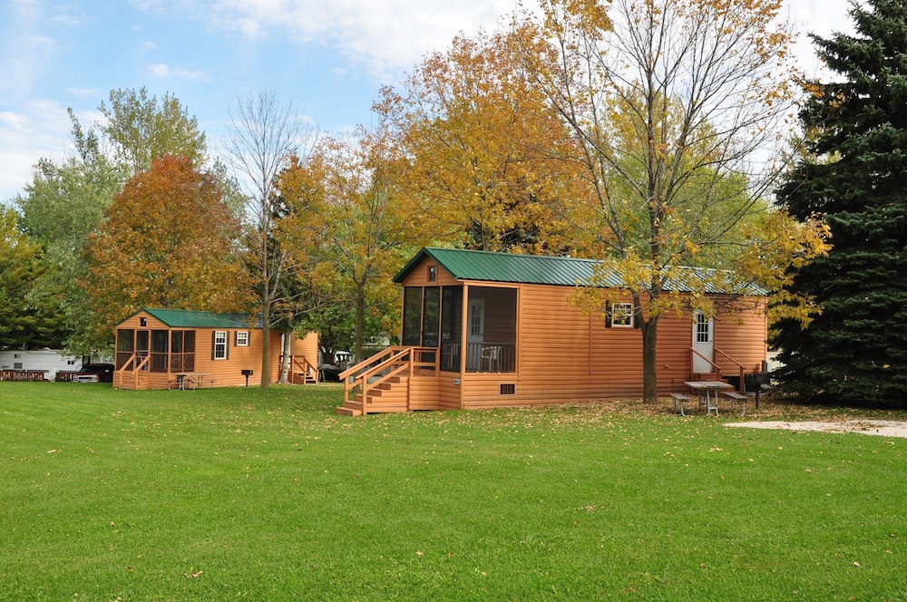 Plymouth Rock Camping Resort Basic Cabin - photo 4