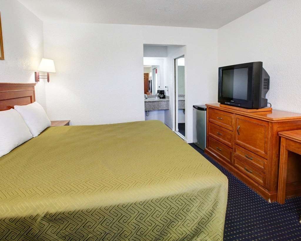 Econo Lodge Temple - photo 20