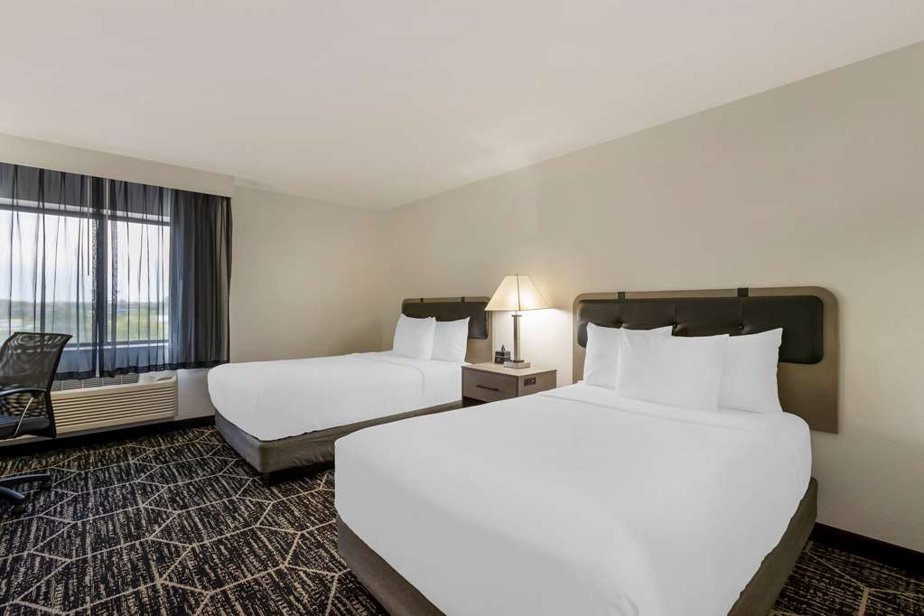 La Quinta Inn & Suites by Wyndham Des Moines West Clive - photo 59