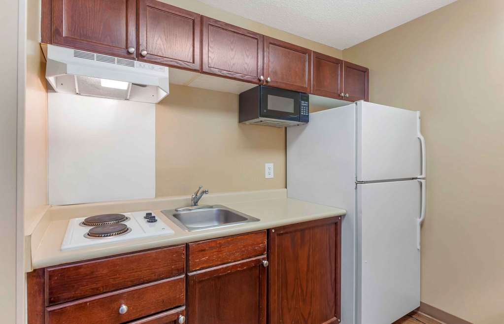 Extended Stay America Suites Raleigh RTP 4919 Miami Blvd - photo 9