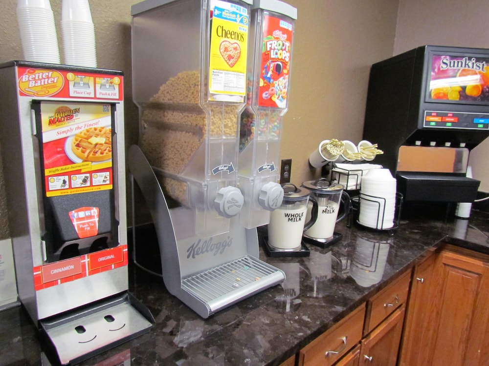 Oak Hill Inn & Suites - photo 57