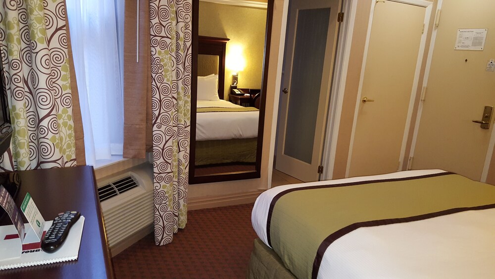 Hotel 46 Times Square - photo 11