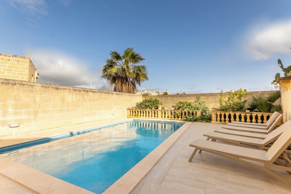 Surwig Gozitan Villa & Pool — 4-Star Luxury Hotel in Kercem, Malta