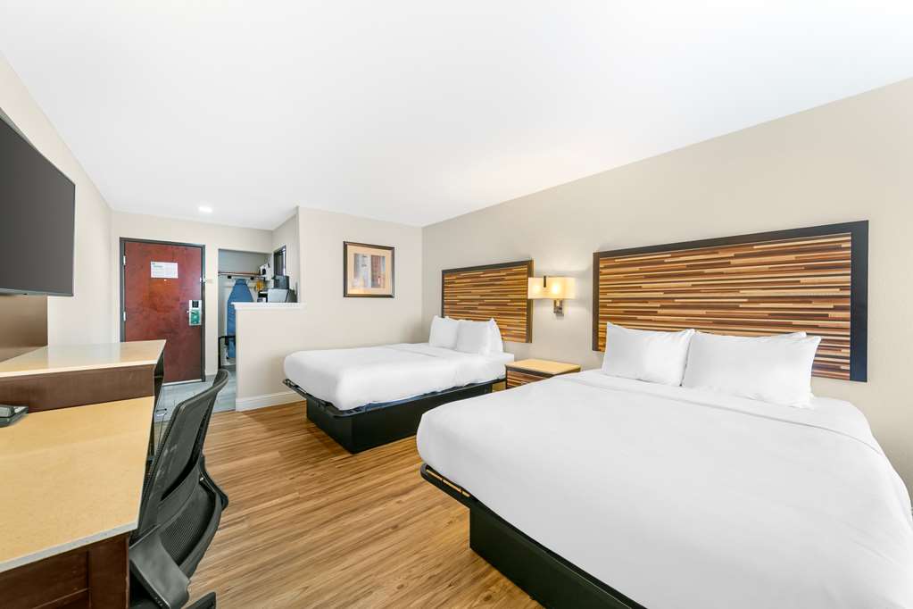 Quality Inn & Suites Sacramento Downtown Area - photo 25