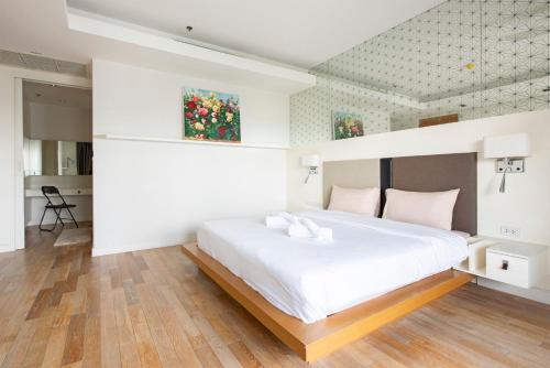 M Estate 2BR Private Residence 300m to BTS Chit Lom