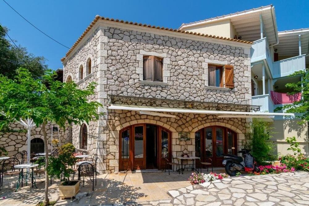 Averto - carbon neutral hotel in Lefkada