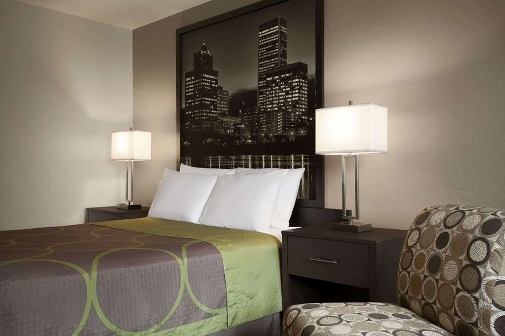 Super 8 by Wyndham Portland Airport - photo 9