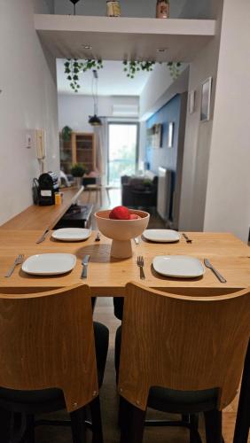 Heart of Faliro 2br 5m Walk To Beach Newly Renovated — 4-Star Luxury Hotel in Palaio Faliro, Greece