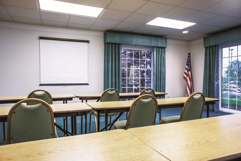 La Quinta Inn by Wyndham Moline Airport - photo 25
