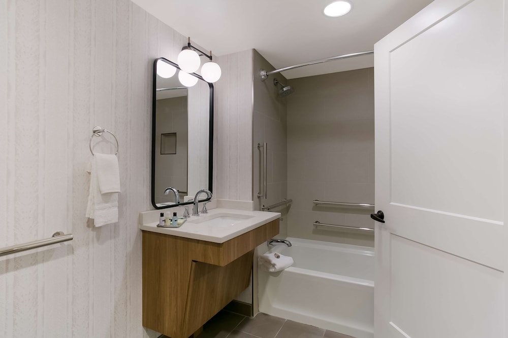 Best Western Premier The Central Hotel & Conference Center - photo 26